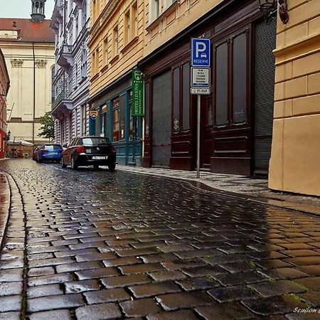 פראג Apart Near The Charles Bridge מראה חיצוני תמונה