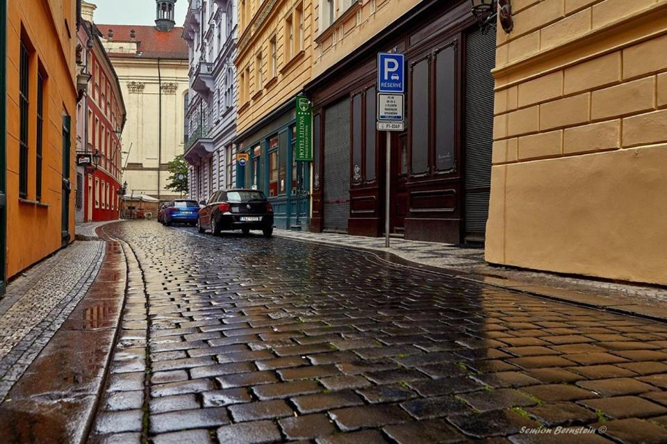 פראג Apart Near The Charles Bridge מראה חיצוני תמונה
